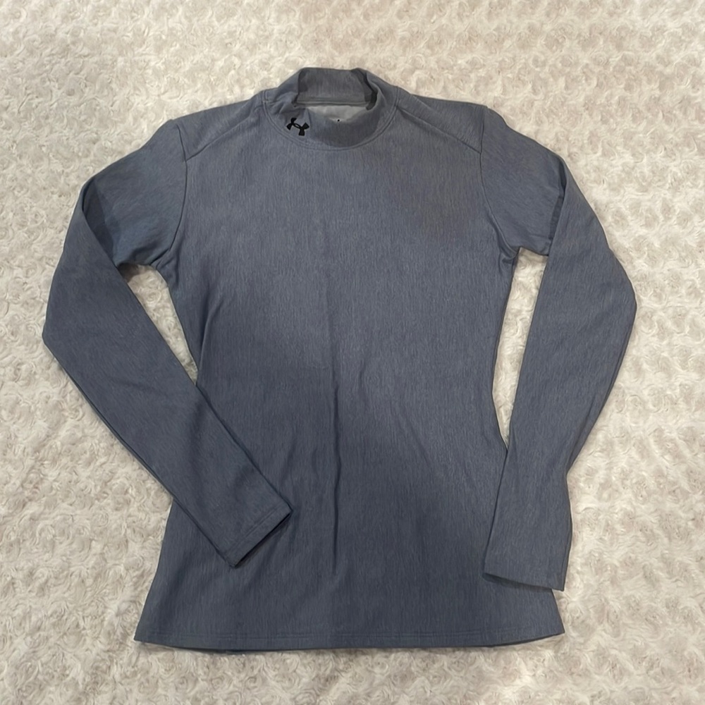 Under Armour fitted long sleeve. Size M. Worn once.